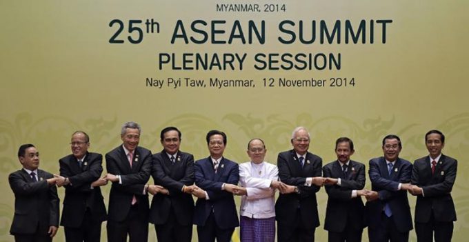 ผู้นำ10 ชาติสมาชิกอาเซียนร่วมประชุมสุดยอดผู้นำอาเซียน ที่กรุงเนปิดอว์ เมื่อพ.ย.2557